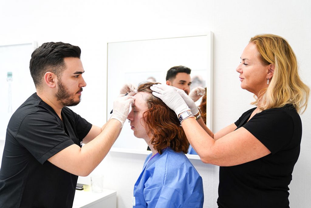 Quinn får tegnet sin hårgrænse